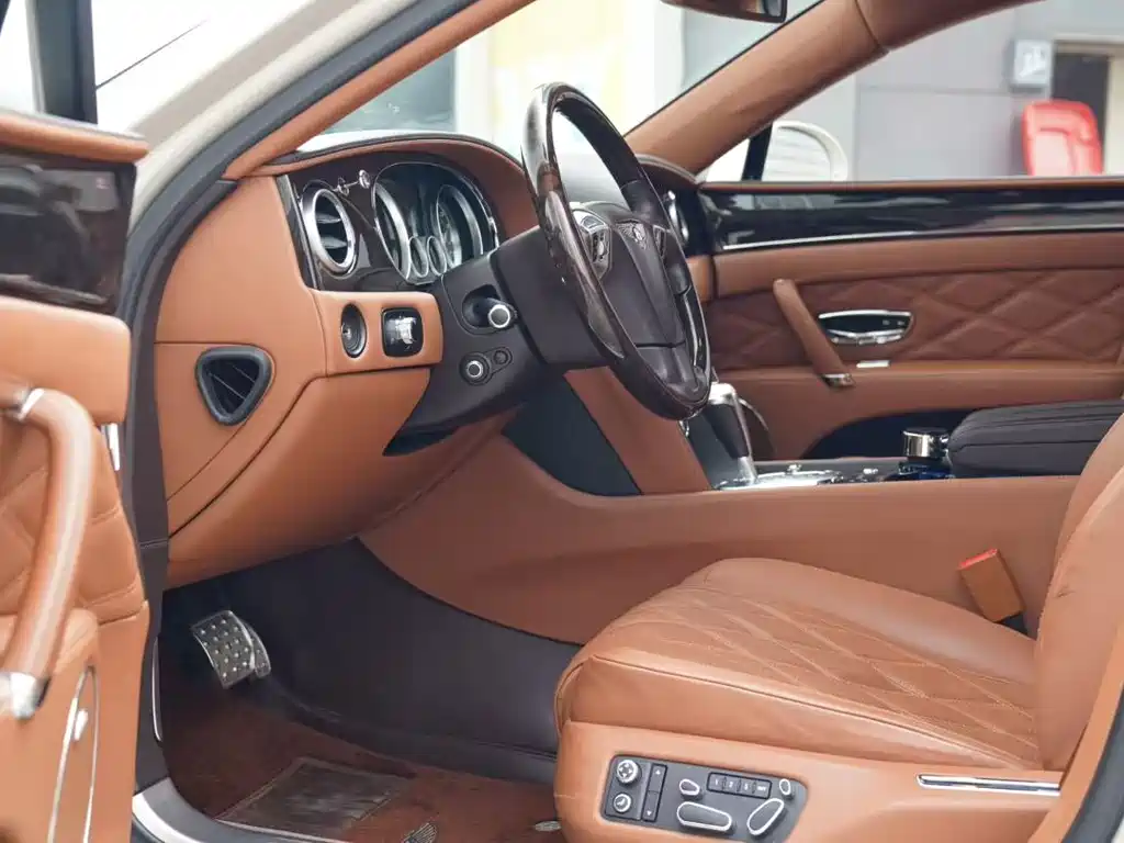 Bentley Flying Spur 2014 — фото 6