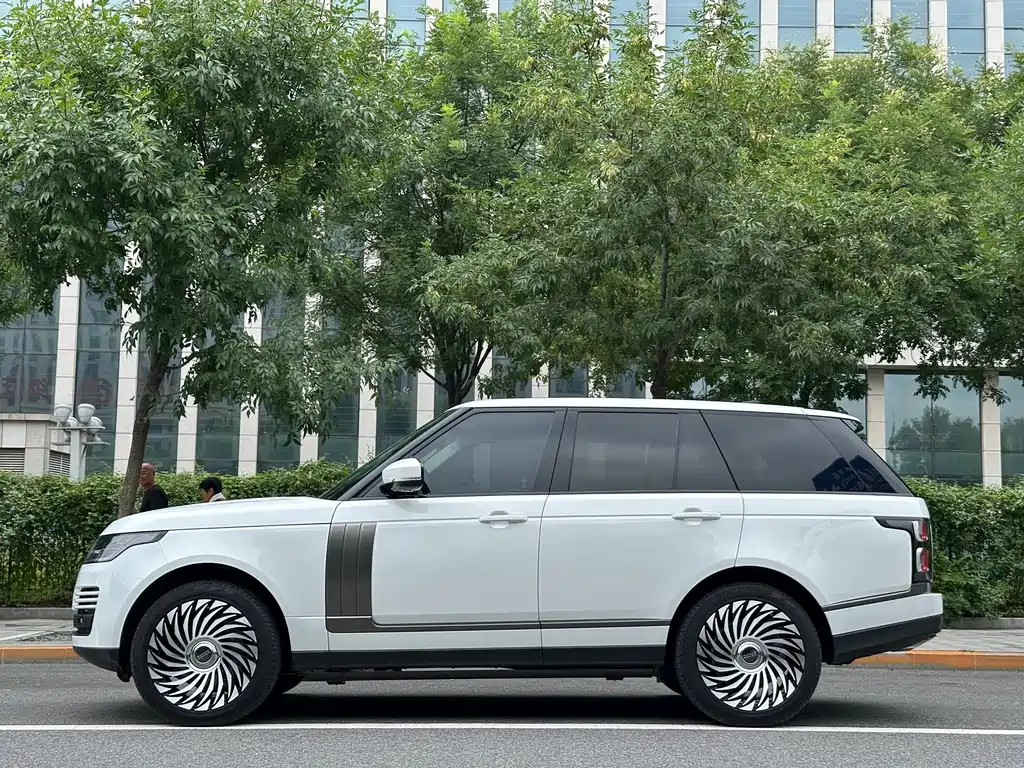 Land Rover Range Rover 2020 — фото 16