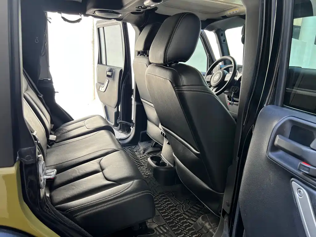 Jeep Wrangler 2016 — фото 11