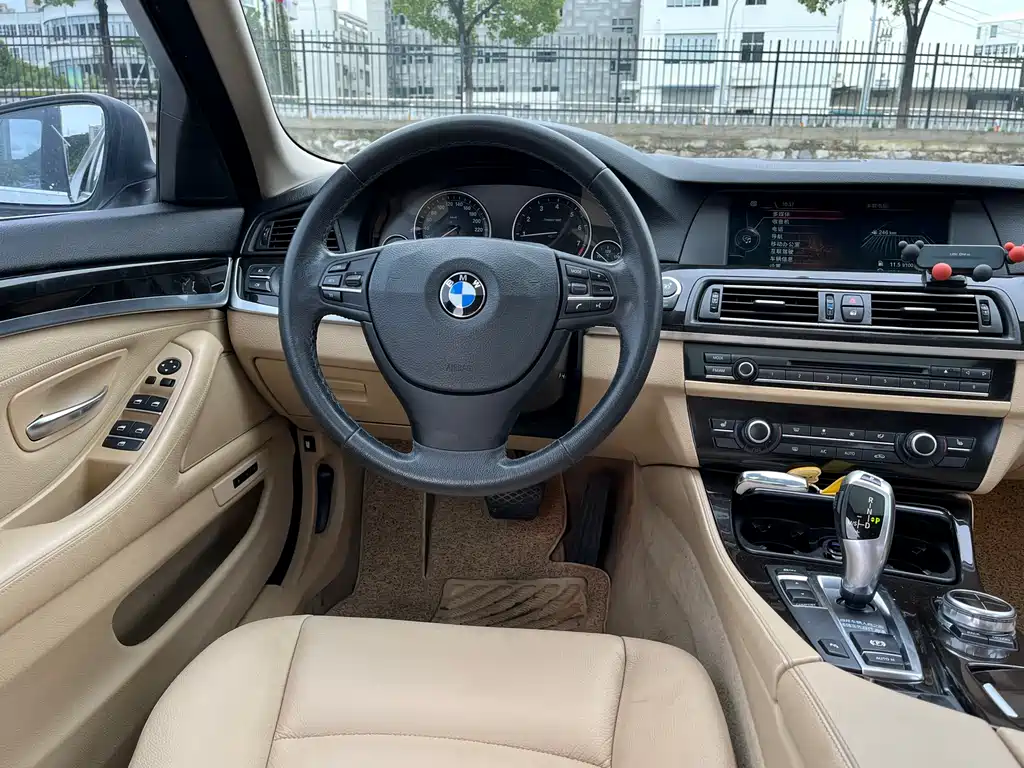 BMW 5 Series 2013 — фото 18