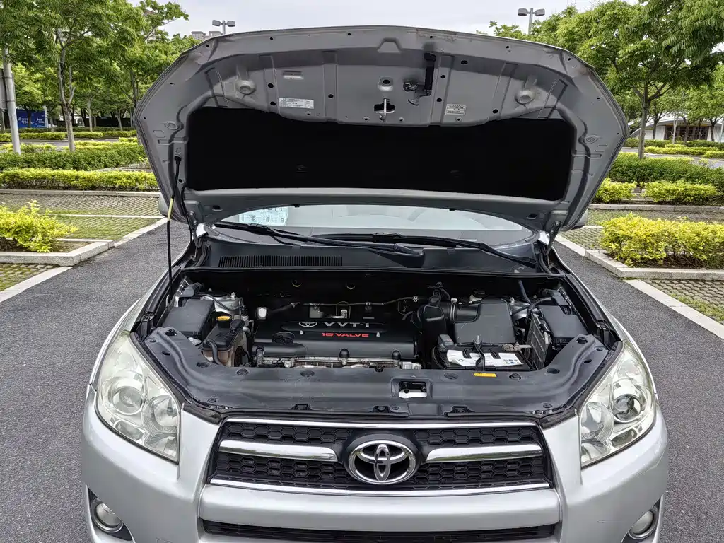 Toyota RAV4 2011 — фото 13