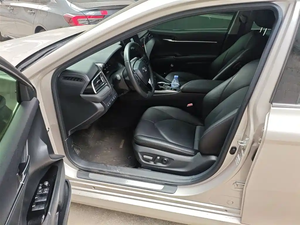 Toyota Camry 2021 — фото 12