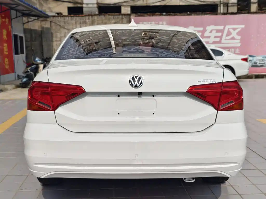 Volkswagen Jetta 2019 — фото 16