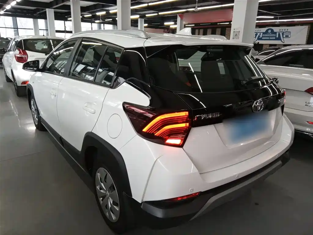 Toyota Yaris L 2022 — фото 5