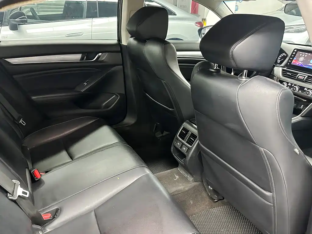 Honda Accord 2023 — фото 17