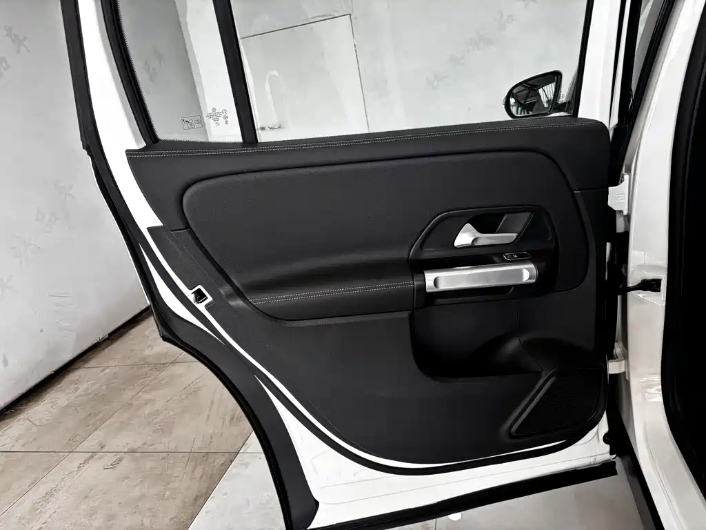 Mercedes-Benz GLB 2025 — фото 20