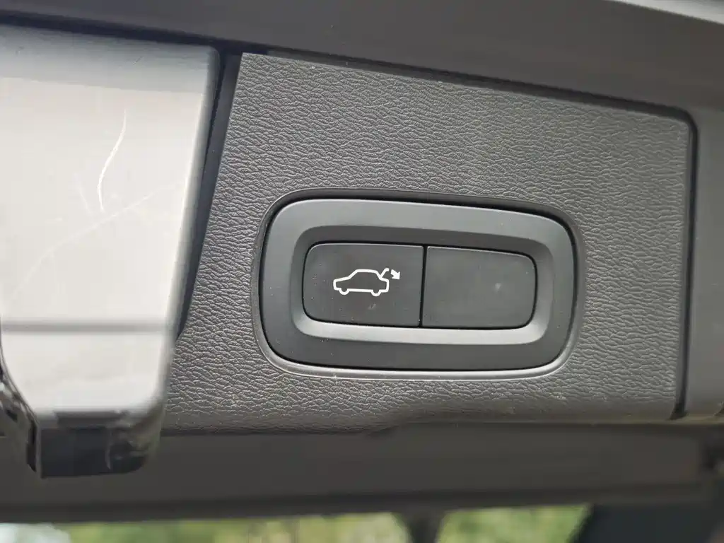 Volvo XC60 2022 — фото 13