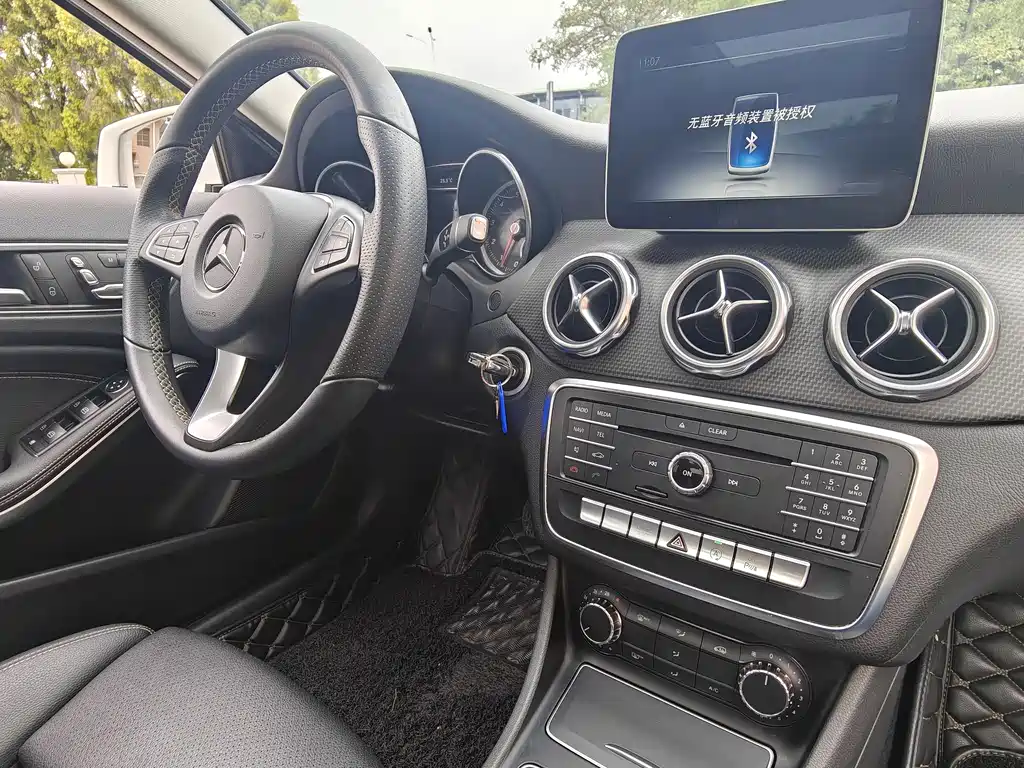 Mercedes-Benz GLA 2017 — фото 14