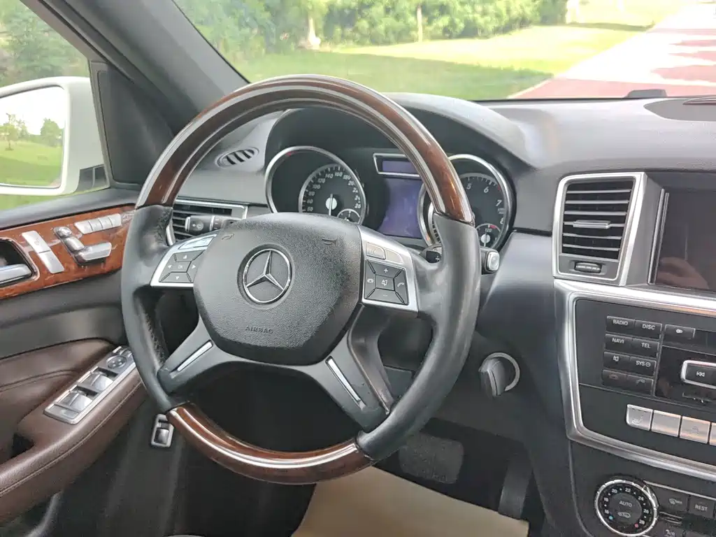 Mercedes-Benz M-Class 2013 — фото 16