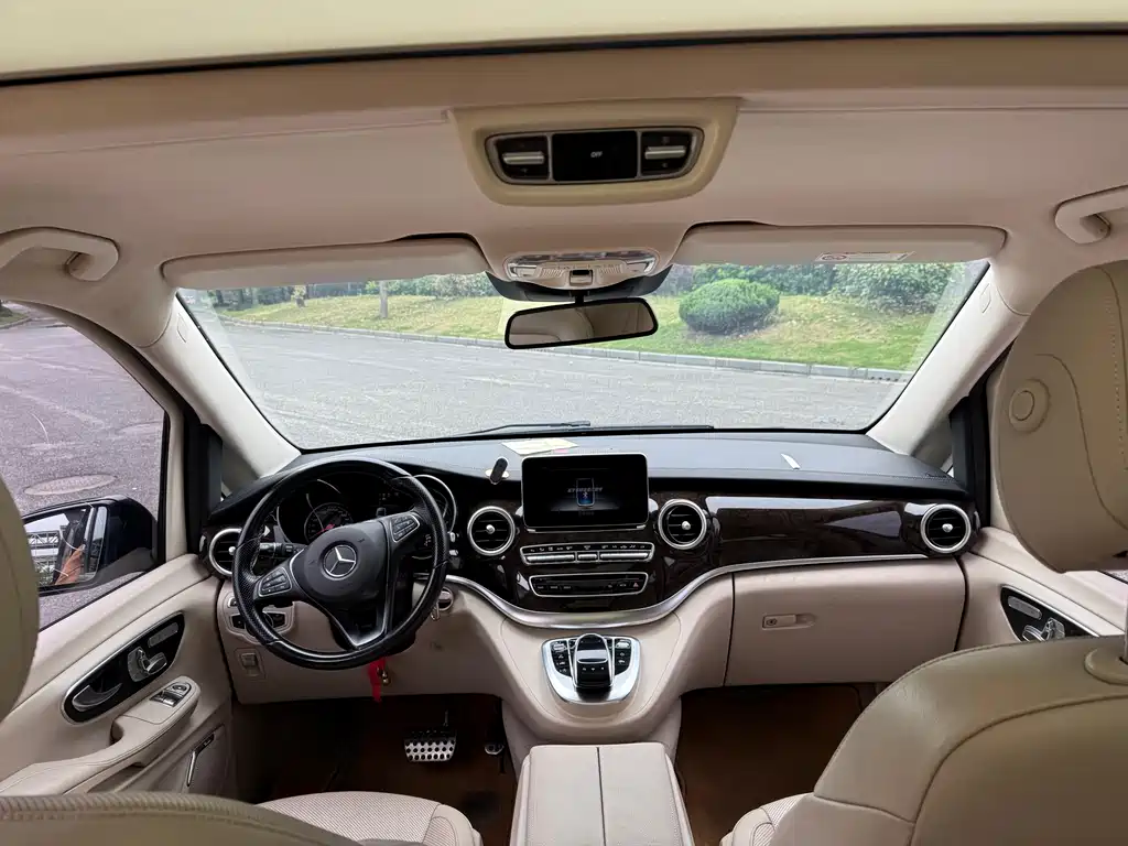 Mercedes-Benz V-Class 2018 — фото 15