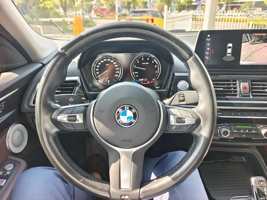BMW 1 Series 2023 — фото 13
