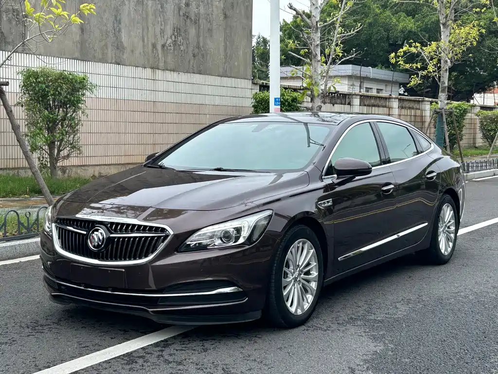 Buick LaCrosse 2017 — фото 1