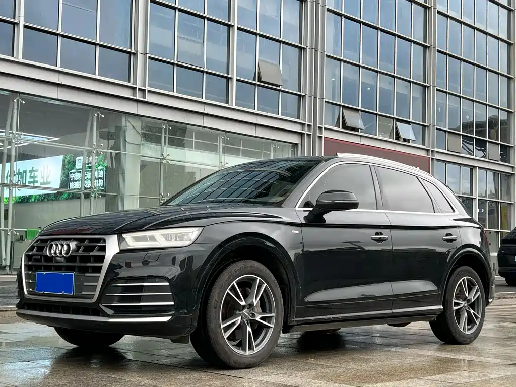 Audi Q5L 2021 — фото 1
