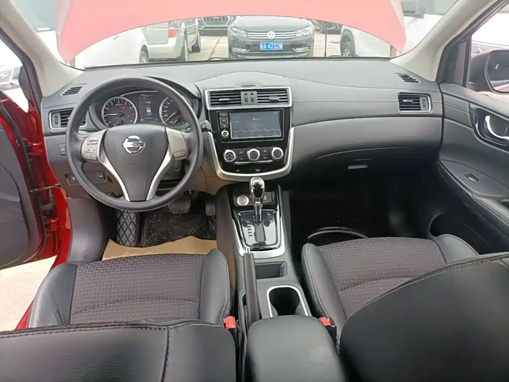 Nissan Tiida 2017 — фото 10