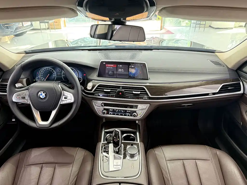 BMW 7 Series 2016 — фото 8