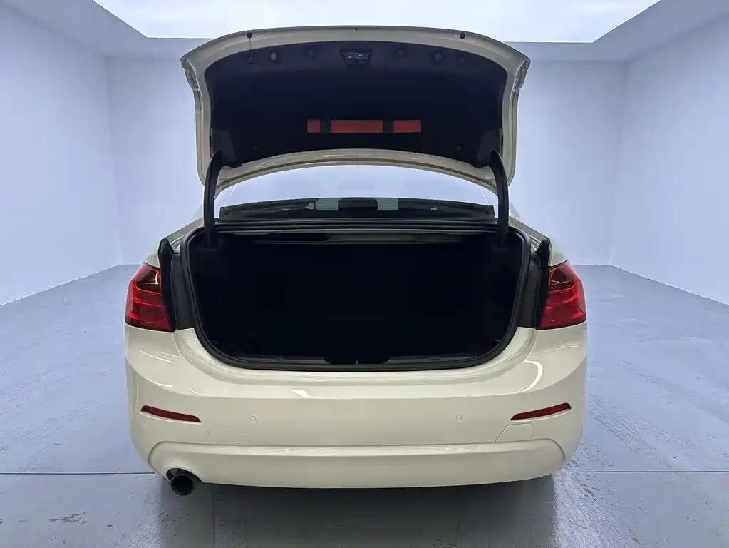 BMW 1 Series 2017 — фото 15