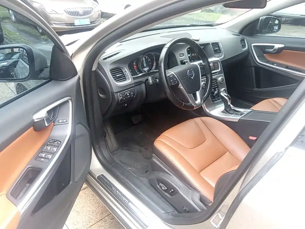 Volvo S60 2017 — фото 16
