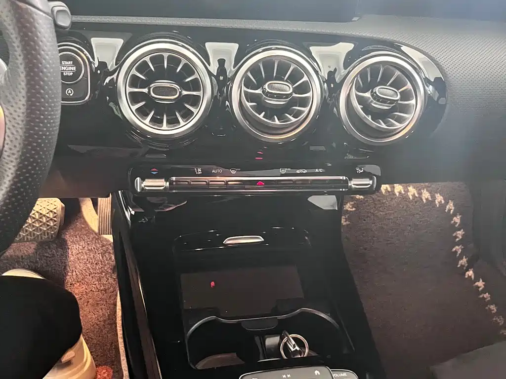 Mercedes-Benz A-Class 2023 — фото 6