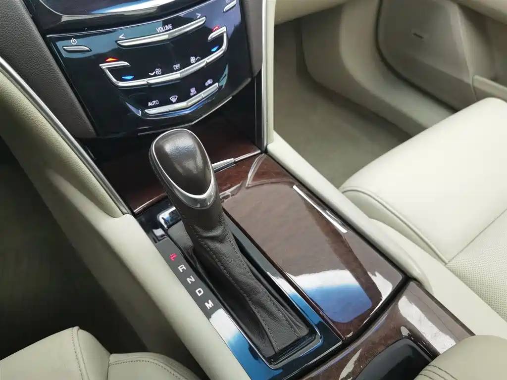 Cadillac XTS 2016 — фото 13