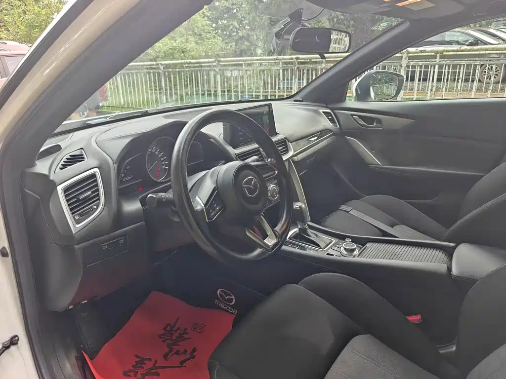 Mazda CX-4 2019 — фото 11