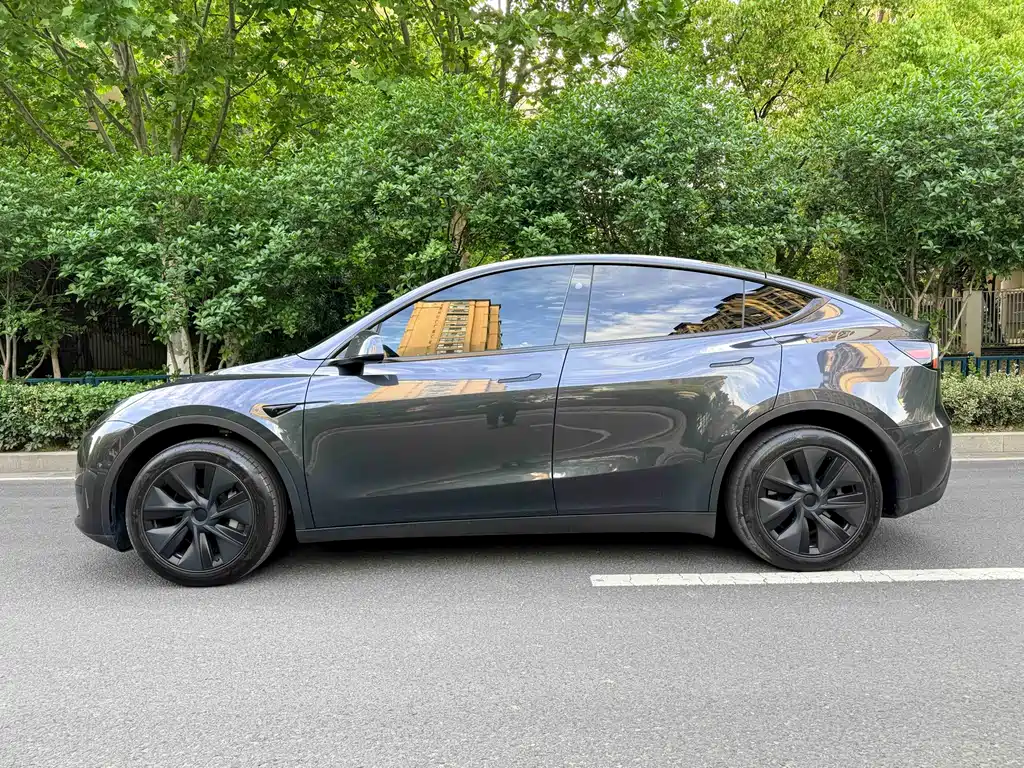 Tesla Model Y 2024 — фото 5