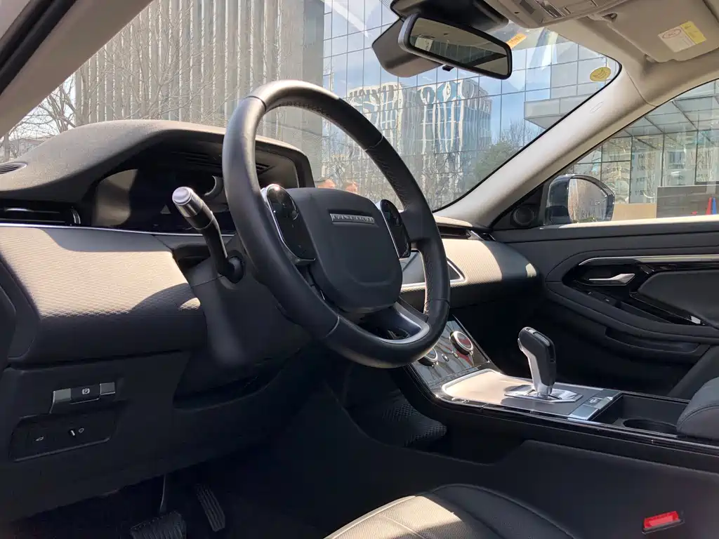 Land Rover Evoque 2021 — фото 8