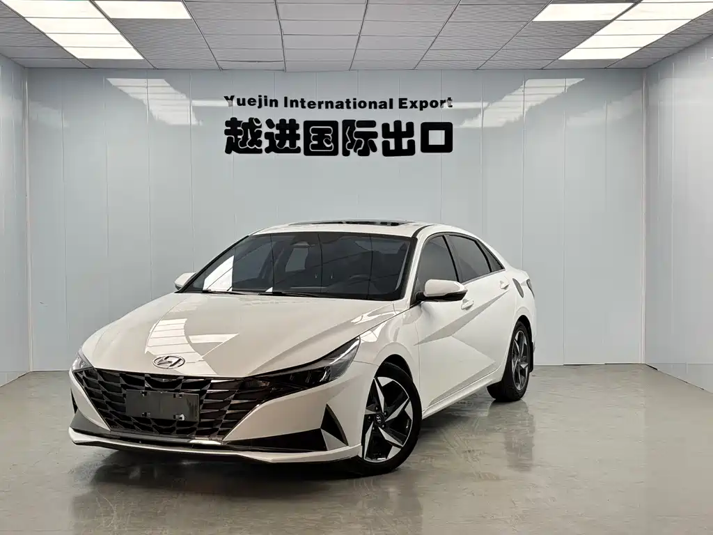 Hyundai Elantra 2023 — фото 1