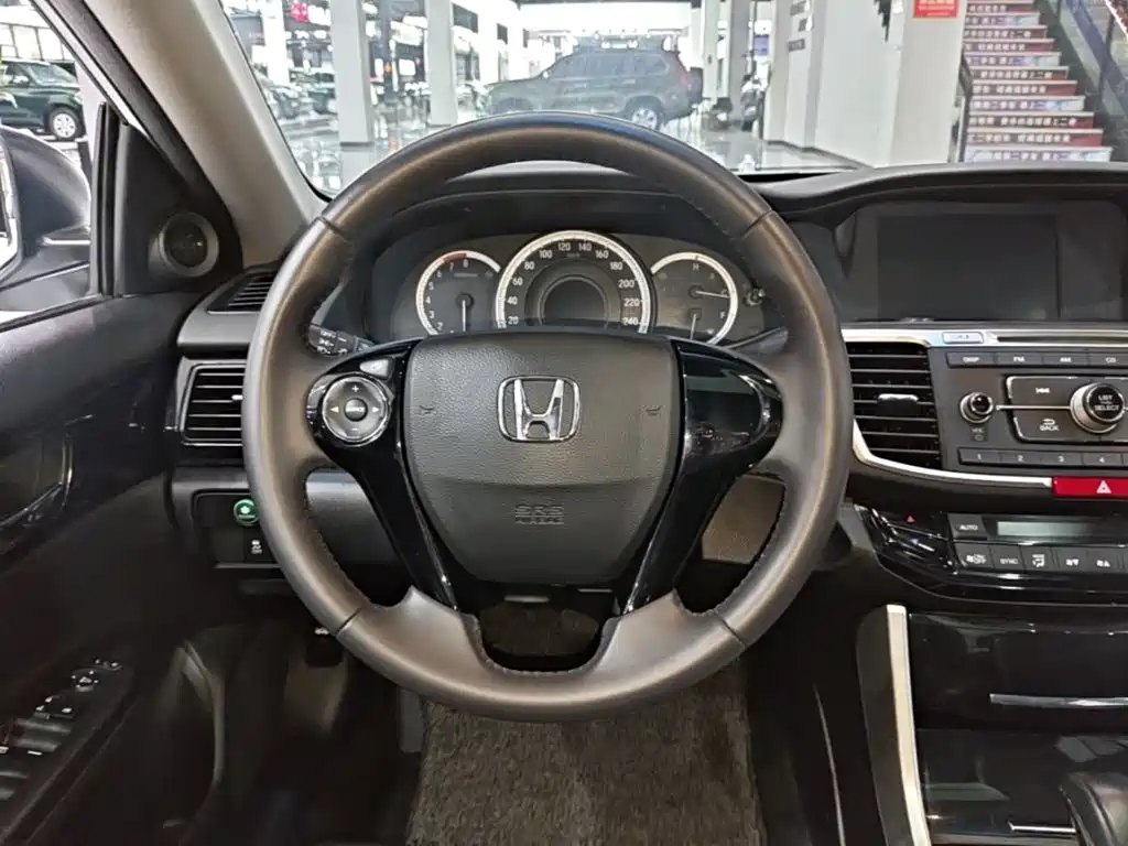 Honda Accord 2017 — фото 11