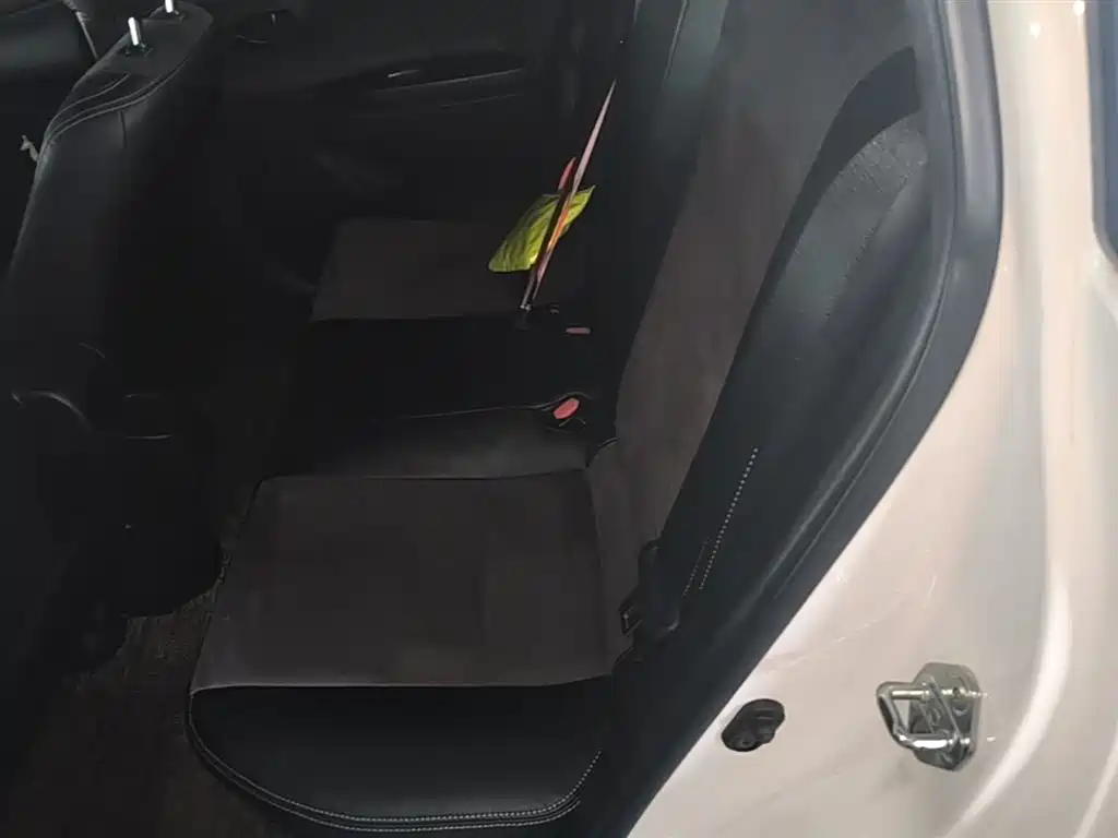 Toyota Yaris L 2020 — фото 17