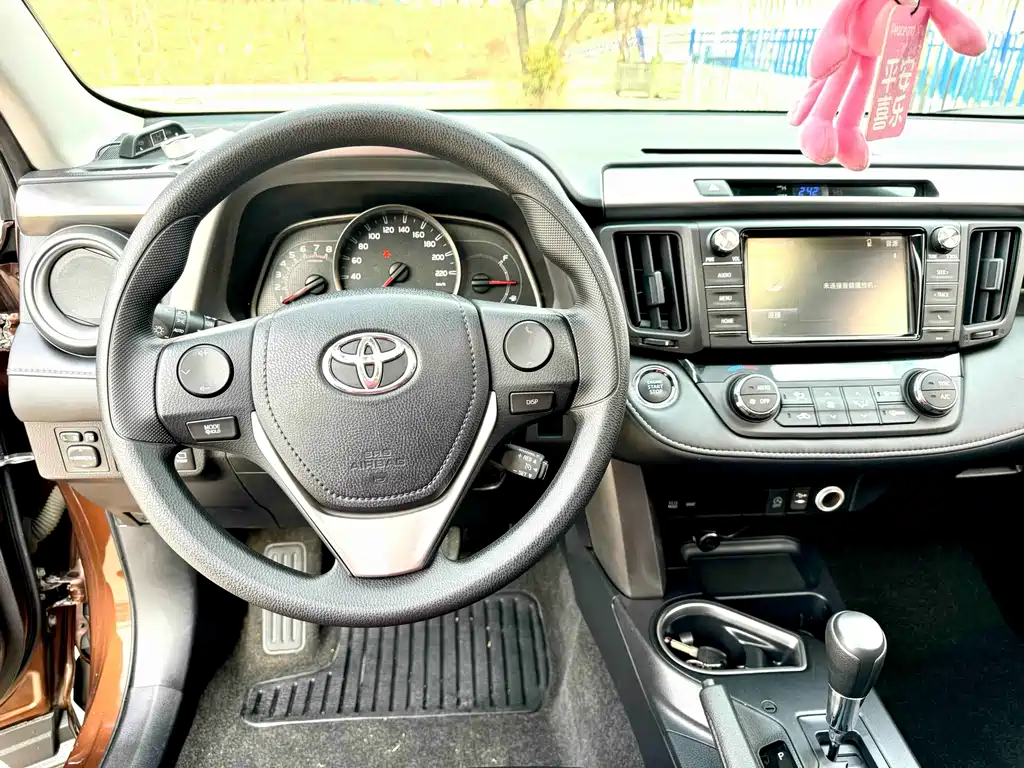 Toyota RAV4 2017 — фото 10