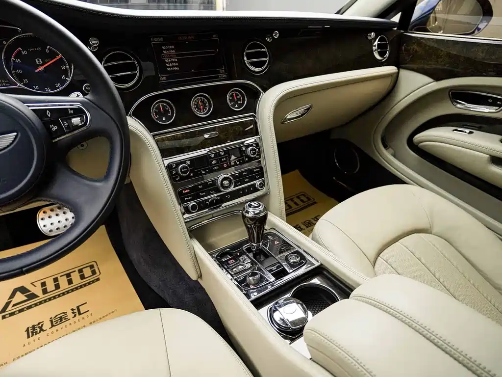 Bentley Mulsanne 2017 — фото 16