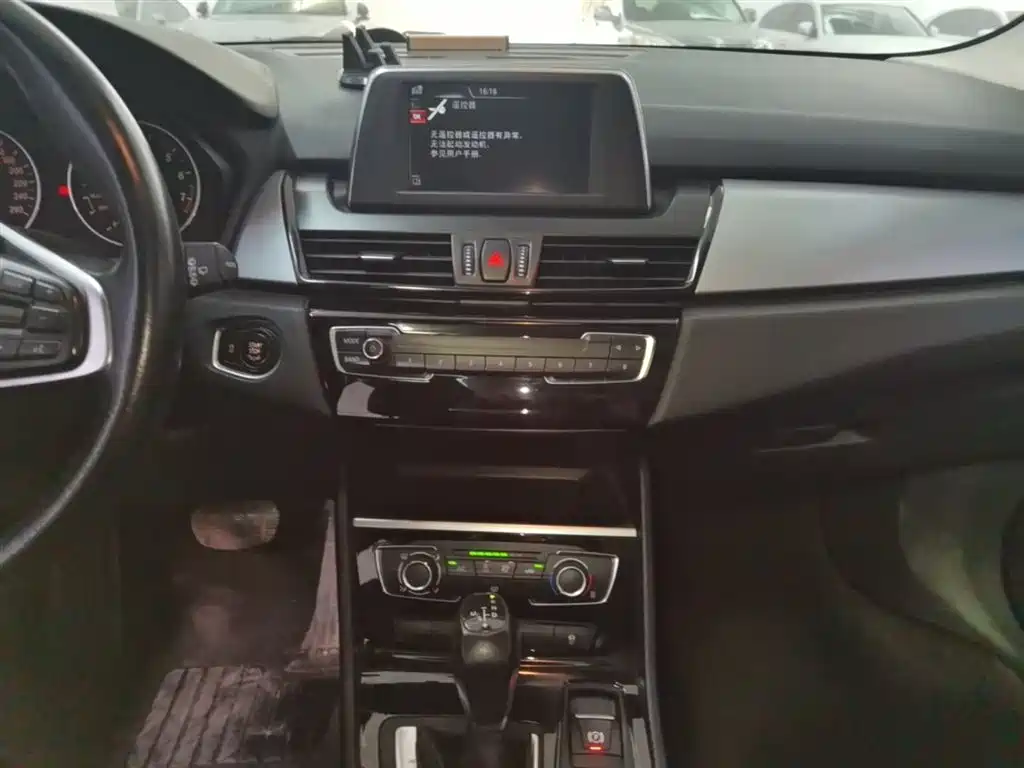 BMW 2 Series Active Tourer 2017 — фото 13