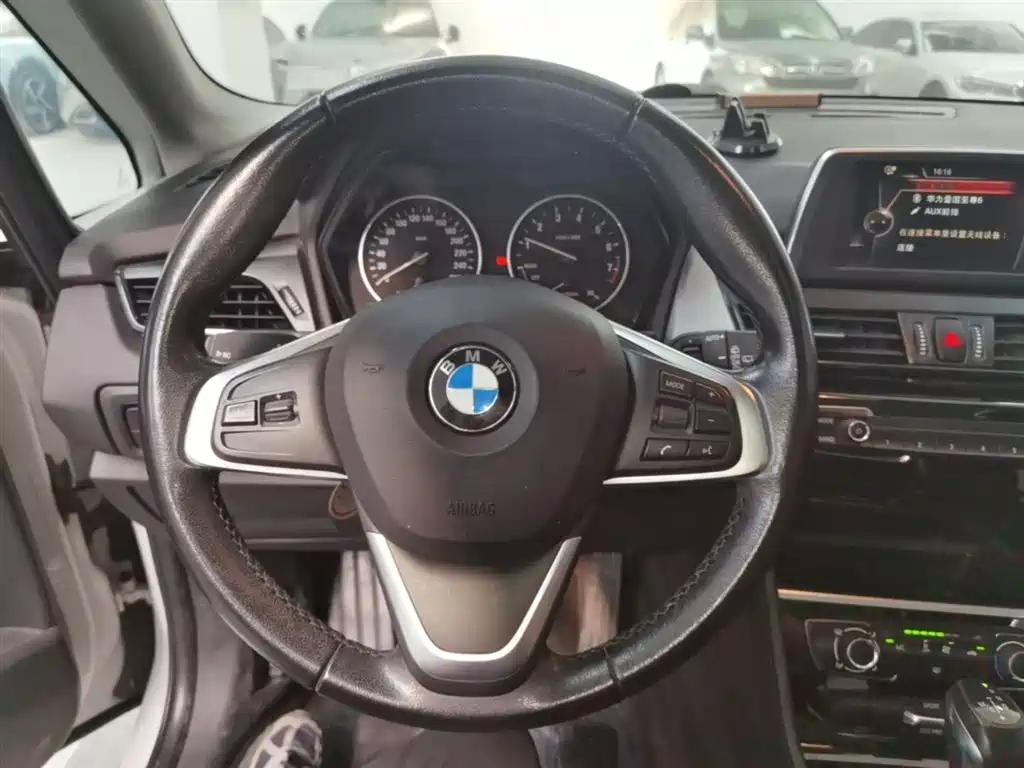 BMW 2 Series Active Tourer 2017 — фото 11