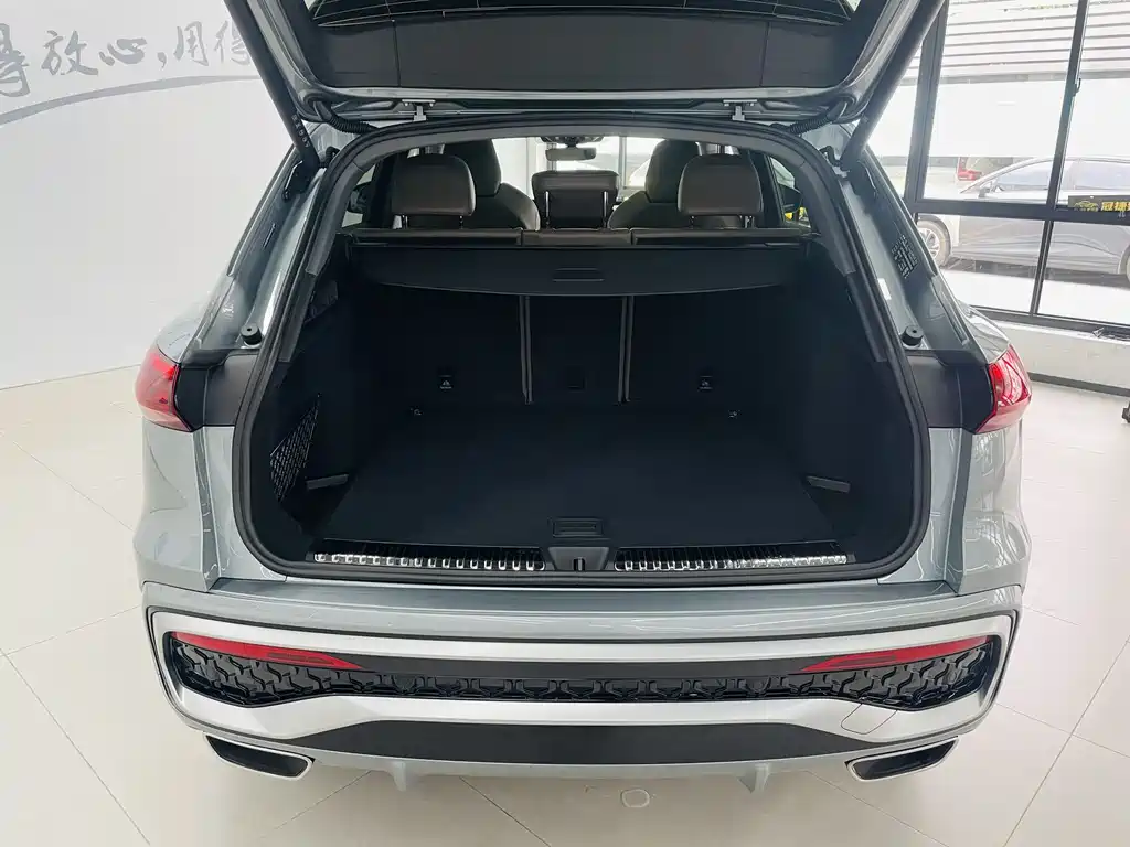 Audi Q5L 2025 — фото 15