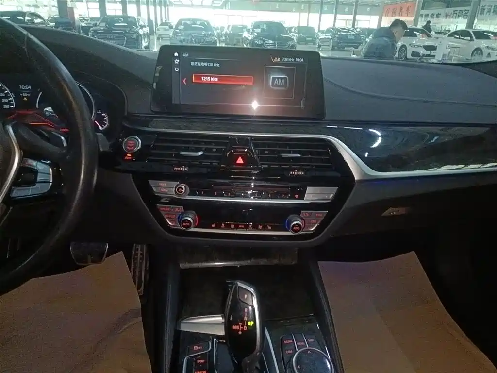 BMW 5 Series 2018 — фото 12