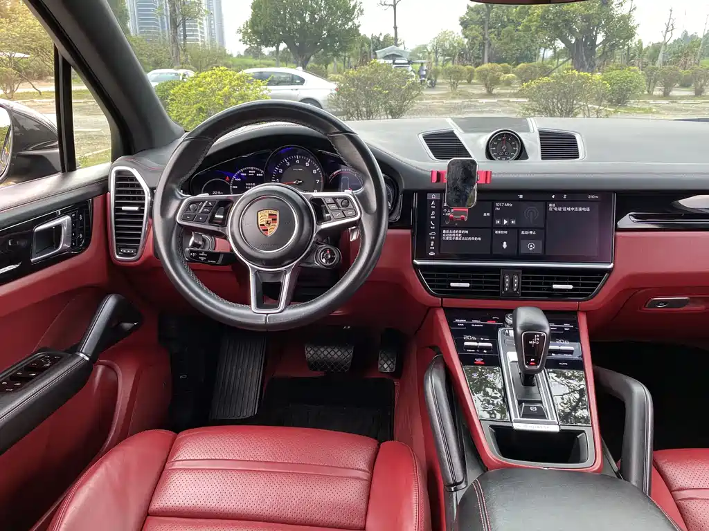 Porsche Cayenne 2020 — фото 14