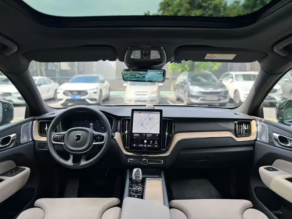 Volvo XC60 2025 — фото 12