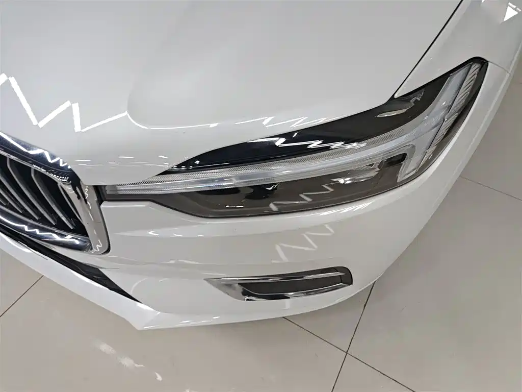 Volvo XC60 2021 — фото 24