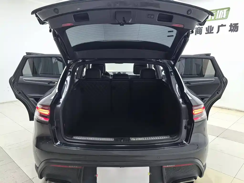 Porsche Macan 2023 — фото 10