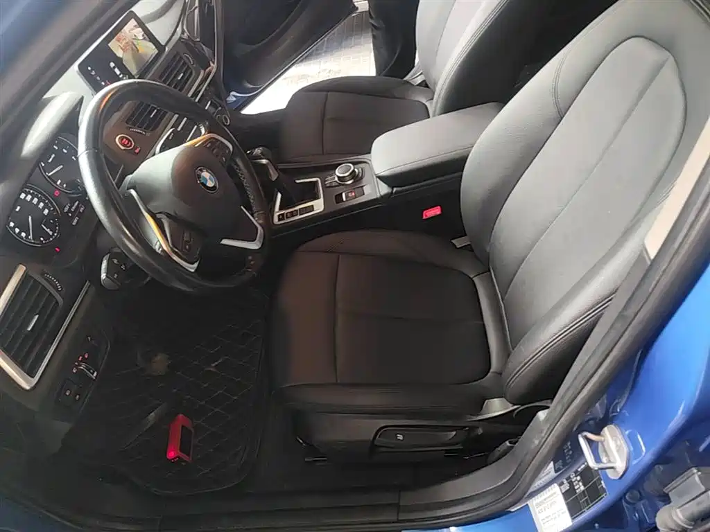 BMW 1 Series 2019 — фото 15