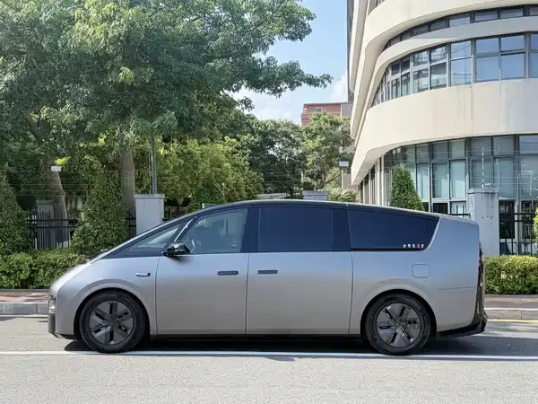 Li Auto MEGA 2024