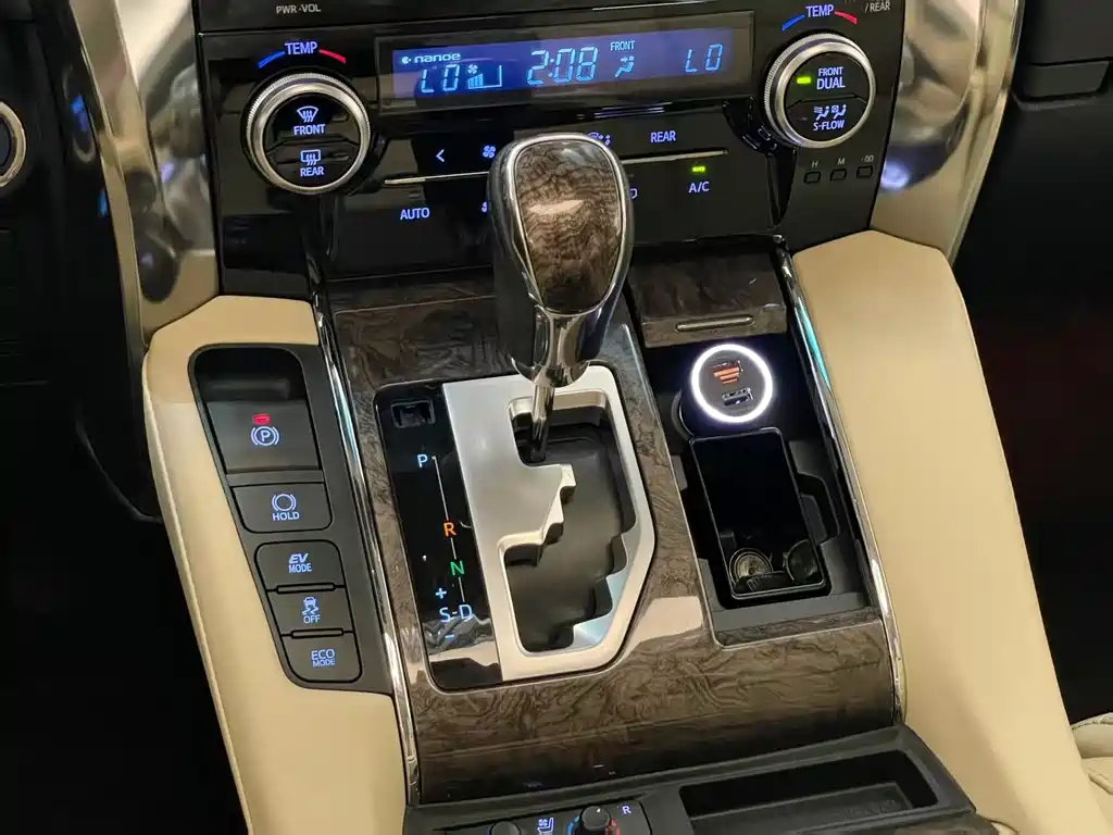 Toyota Alphard 2020 — фото 12