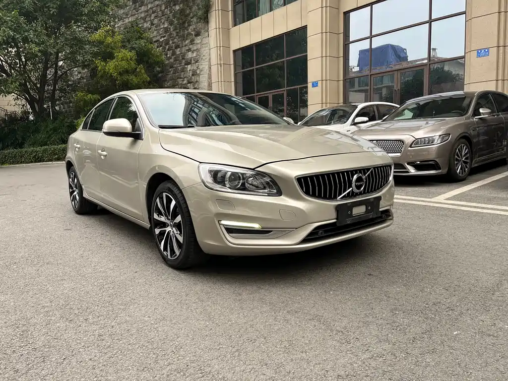 Volvo S60 2019 — фото 2