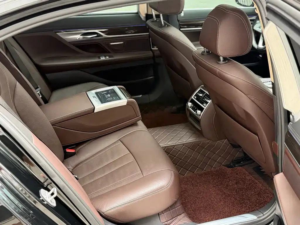 BMW 7 Series 2017 — фото 6