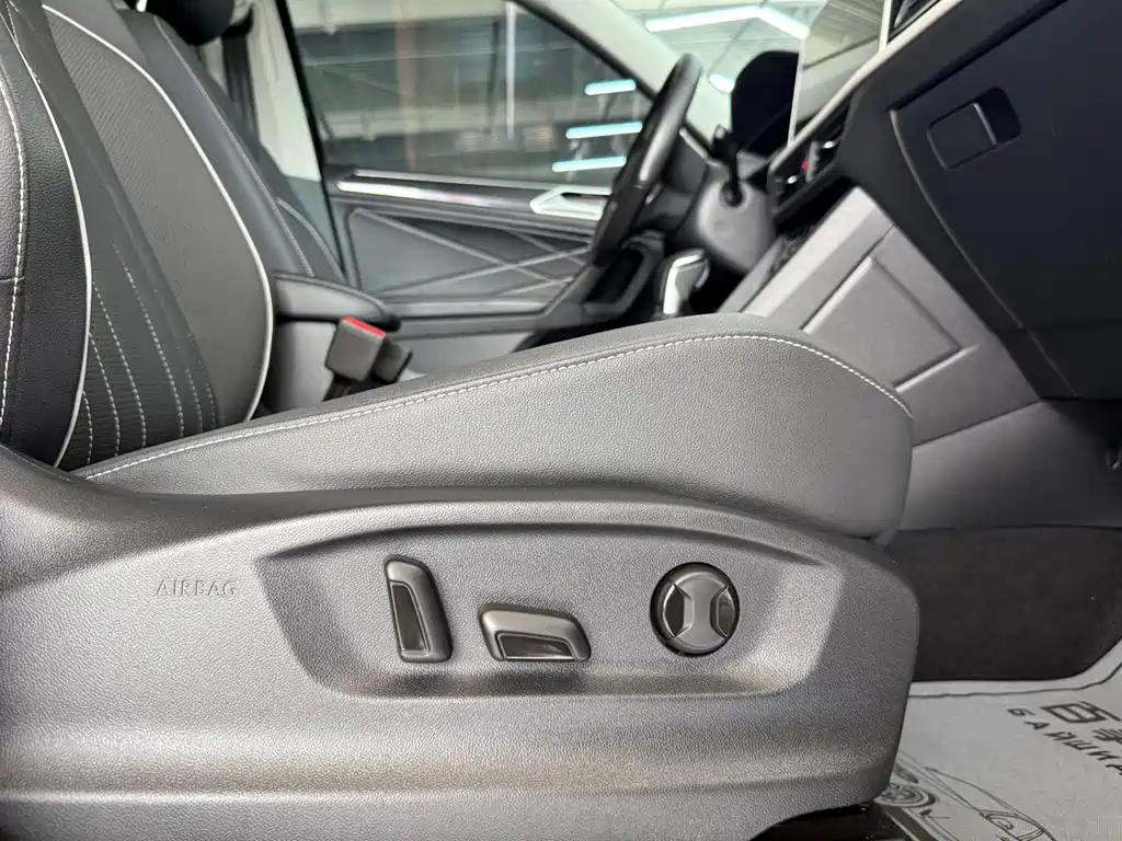 Volkswagen Tiguan L 2023 — фото 16