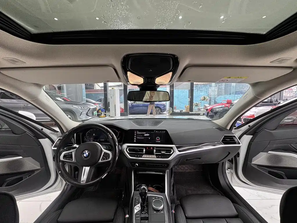 BMW 3 Series 2019 — фото 11