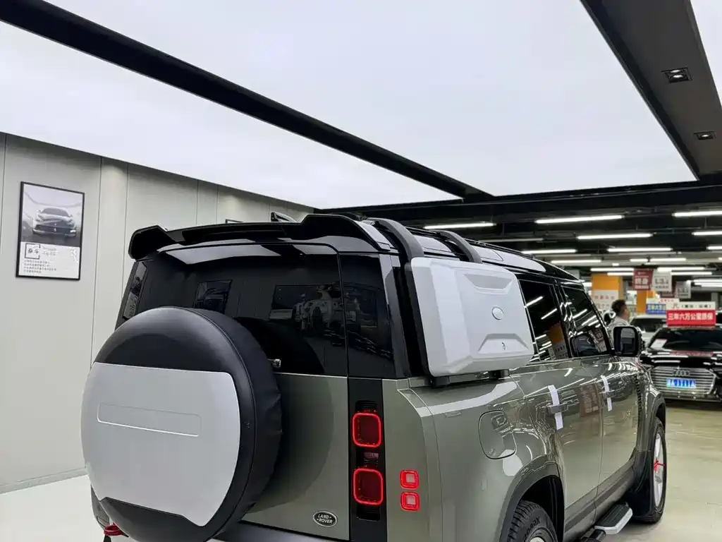 Land Rover Defender 2022 — фото 6