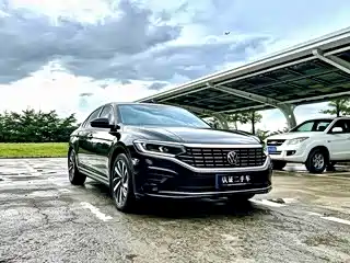 Volkswagen Passat 2023