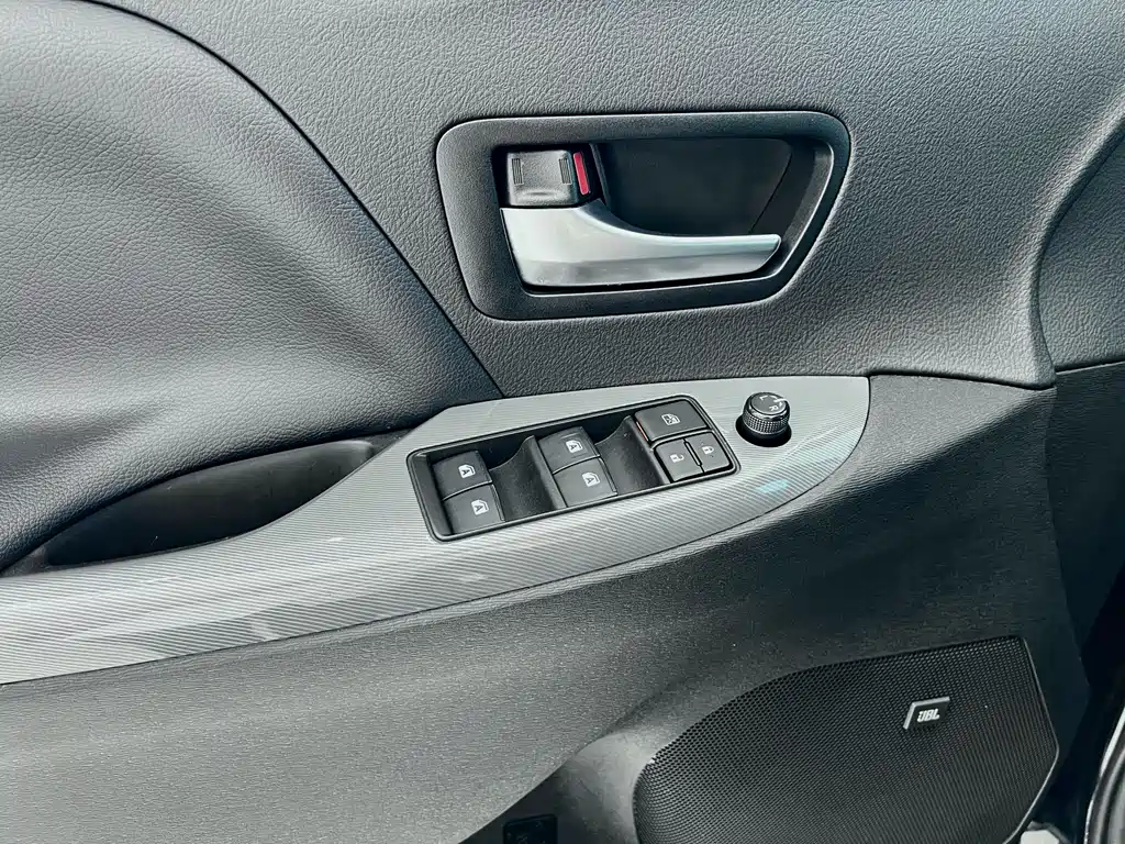 Toyota Sienna 2020 — фото 20