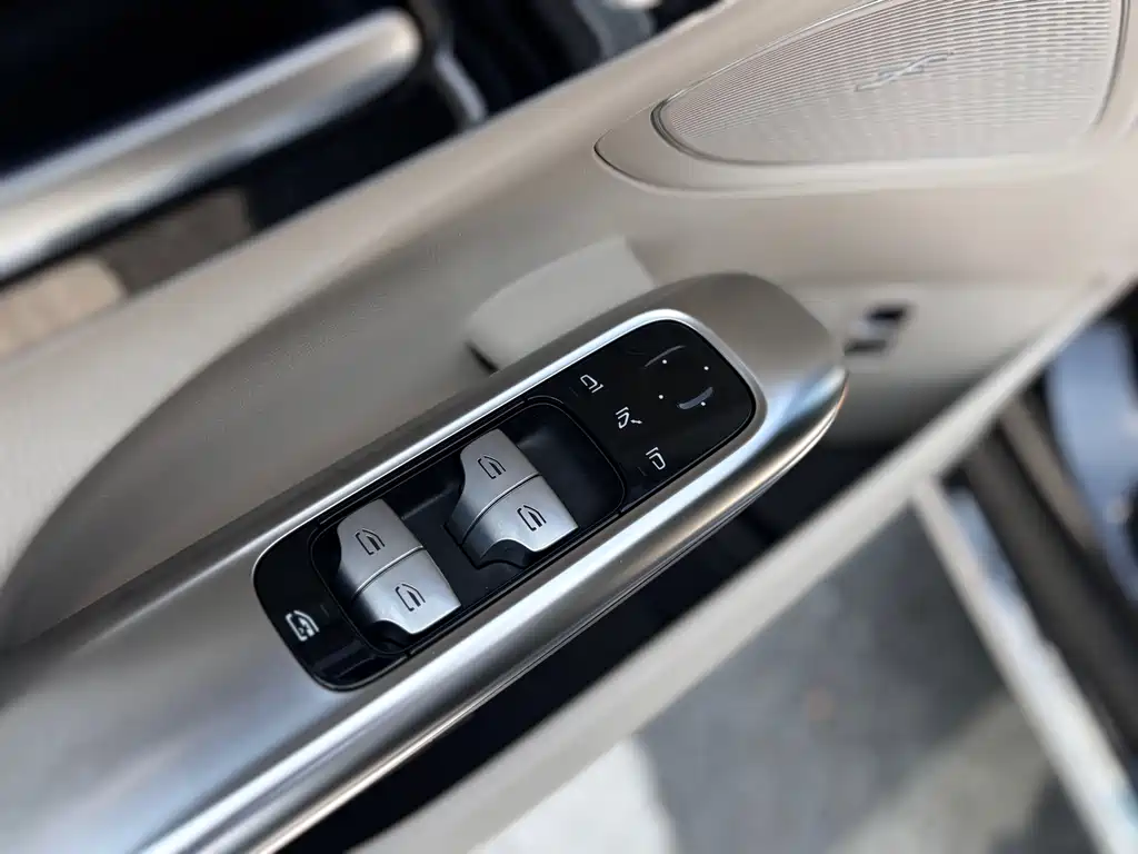Mercedes-Benz C-Class 2023 — фото 14